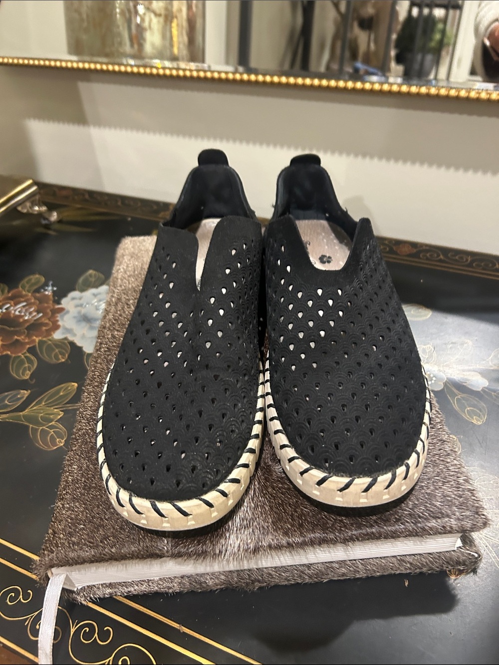 Tommy Bahama 8.5 Black Slip-On Perforated Espadrille Women's Shoes